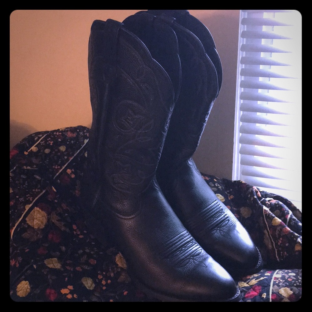 Ariat boots with embroidery